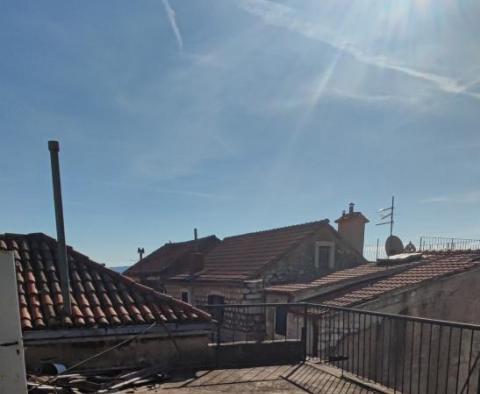 Zlevněné! Investiční nemovitost - dům k rekonstrukci v Kaštel Stari! - pic 2