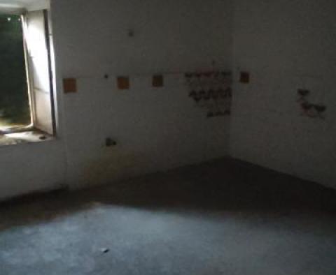 Zlevněné! Investiční nemovitost - dům k rekonstrukci v Kaštel Stari! - pic 8