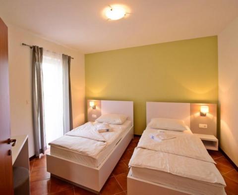 Plně zařízené apartmány v Medulinu, pouhých 140 metrů od moře - pic 5