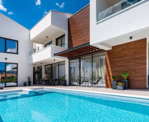 Modern luxury villa near Zadar with sea views just 160 meters from the beach - pic 17