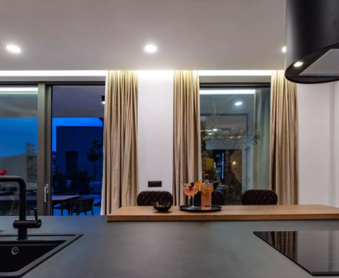 Modern luxury villa near Zadar with sea views just 160 meters from the beach - pic 39