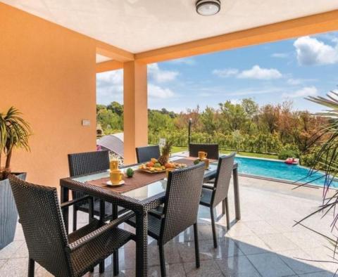 Villa with swimming pool near the city beaches in Nova Veruda, Pula suburb - pic 3