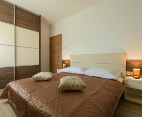 Penthouse de luxe à Ciovo à vendre, à seulement 20 mètres de la mer, résidence exclusive - pic 13