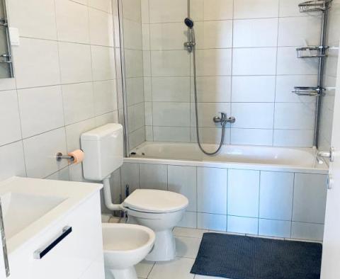 Дизайнерская квартира с 3 спальнями 96 кв.м. в Сплите, район Кила - фото 9