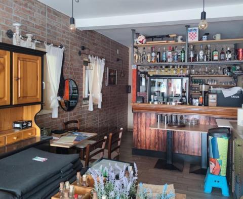 Pensjonat z panoramicznym widokiem i restauracją w Njivice, Omišalj, zaledwie 100 metrów od morza - pic 5
