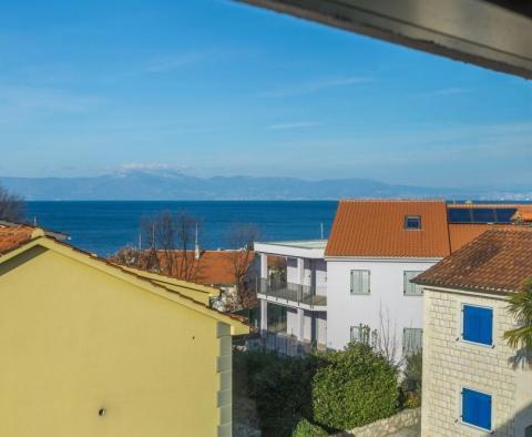 Pensjonat z panoramicznym widokiem i restauracją w Njivice, Omišalj, zaledwie 100 metrów od morza - pic 3