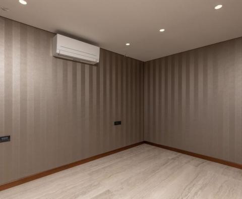 Ultramodern penthouse medencével, mindössze 150 méterre a tengertől - pic 11