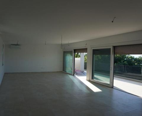 Modern penthouse with swimming pool in Vantačići, Malinska-Dubašnica - pic 8
