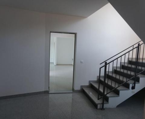 Modern penthouse with swimming pool in Vantačići, Malinska-Dubašnica - pic 21