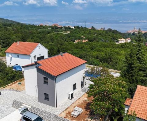 Luxus villa medencével és tengerre néző kilátással Vrbnikben a Krk-félszigeten - pic 11