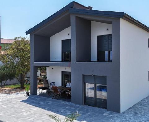 Luxus villa medencével és tengerre néző kilátással Vrbnikben a Krk-félszigeten - pic 16