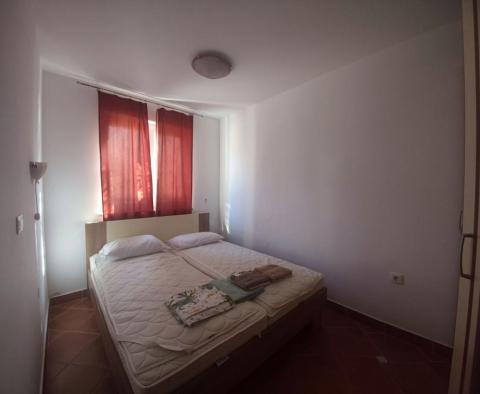Dům se dvěma apartmány v Njivice s krásným výhledem na moře - pic 8