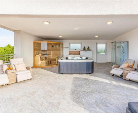 Modern villa with swimming pool just 150 meters from the sea in Medulin - pic 14