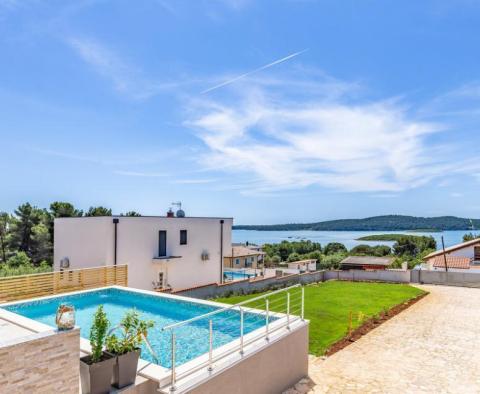 Modern villa with swimming pool just 150 meters from the sea in Medulin - pic 3
