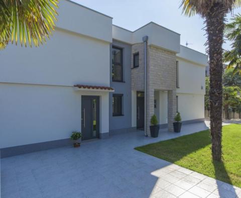 ART DE VIVRE luxury villa near the sea in Porec, just 300 meters from the beach - pic 5