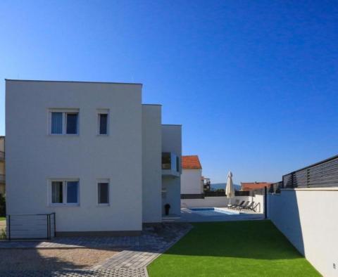 New built villa in Brodarica with swimming pool and sundeck area just 300 meters from the sea - pic 10
