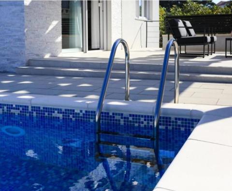 New built villa in Brodarica with swimming pool and sundeck area just 300 meters from the sea - pic 12