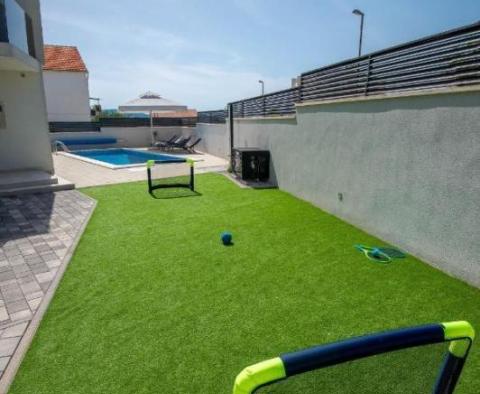 New built villa in Brodarica with swimming pool and sundeck area just 300 meters from the sea - pic 18