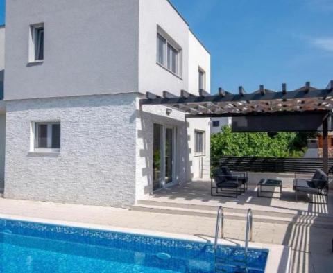 New built villa in Brodarica with swimming pool and sundeck area just 300 meters from the sea - pic 5