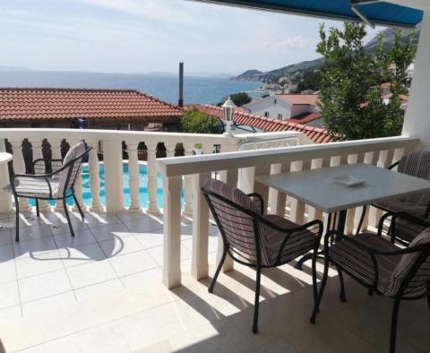 Apart-Villa in Dugi Rat, nur 70 Meter vom Meer entfernt - foto 3