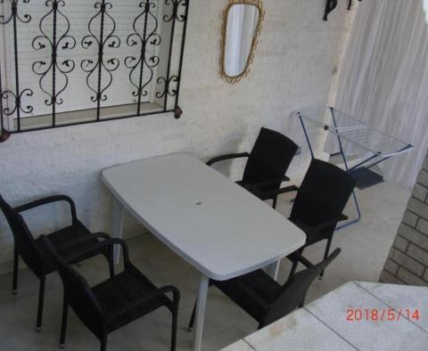 Apart-Villa in Dugi Rat, nur 70 Meter vom Meer entfernt - foto 19