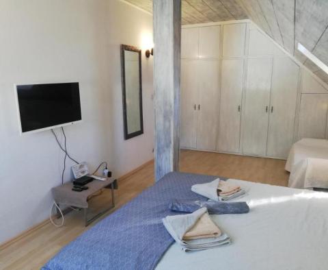 Apart-Villa in Dugi Rat, nur 70 Meter vom Meer entfernt - foto 21