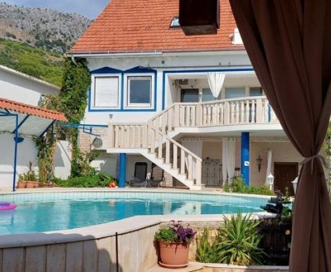 Apart-Villa in Dugi Rat, nur 70 Meter vom Meer entfernt - foto 24