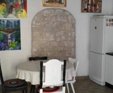 Steinhaus zum Verkauf im mittelalterlichen Trogir, nur 60 Meter vom Meer entfernt - foto 9