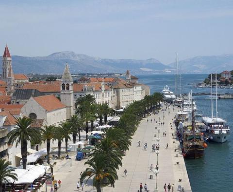 Niezwykle odnowiony kamienny dom w starym średniowiecznym mieście Trogir - pic 19