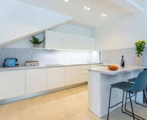 Elegantní moderní vila v Zrnovici u Splitu na 3700 m2. ze země - pic 32