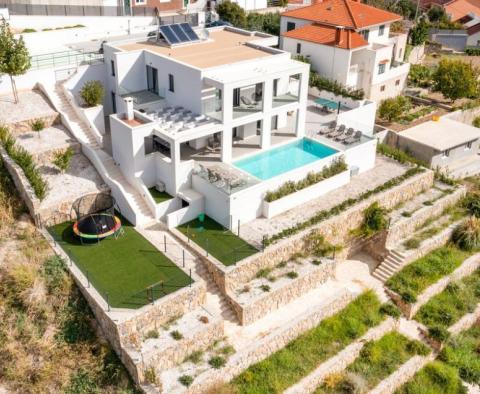 Elegant modern villa in Zrnovica near Split on 3700 sq.m. of land - pic 11