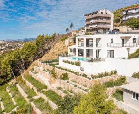 Elegant modern villa in Zrnovica near Split on 3700 sq.m. of land - pic 5