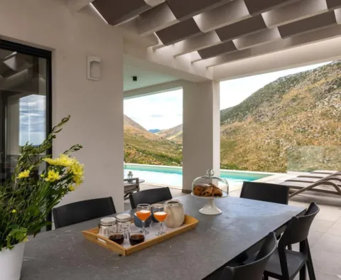 Elegantní moderní vila v Zrnovici u Splitu na 3700 m2. ze země - pic 4