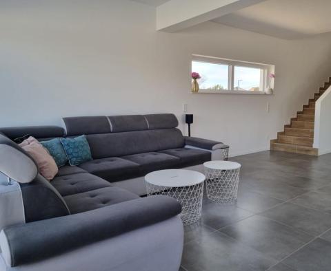 Modern villa úszómedencével Zadar közelében, mindössze 120 méterre a tengertől - pic 7