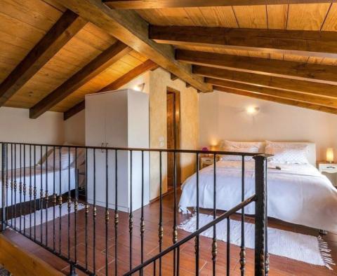 Zwei Steinhäuser mit Swimmingpool und Blick auf Motovun in Oprtalj - foto 11
