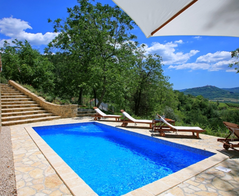 Zwei Steinhäuser mit Swimmingpool und Blick auf Motovun in Oprtalj - foto 2