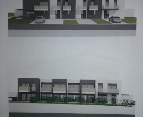 Einzigartiges Baugrundstück in Porec mit der Möglichkeit sofort mit dem Bau zu beginnen - foto 17