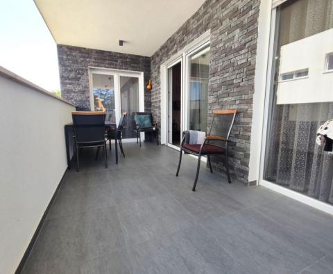 Moderne Familienvilla von 240 m2 auf 1553 m2 Grundstück - foto 13