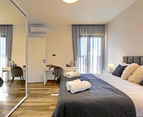 Bezvadná kvalitní vila současného designu v oblasti Poreč, s výhledem na daleké moře! - pic 11