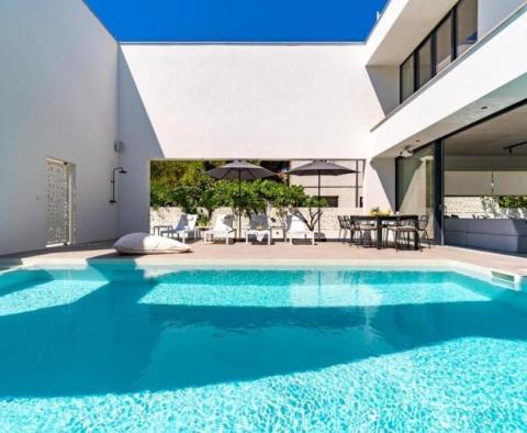 Superb villa of modern design in Supetar on Brac island - pic 3