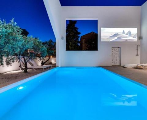 Superb villa of modern design in Supetar on Brac island - pic 13