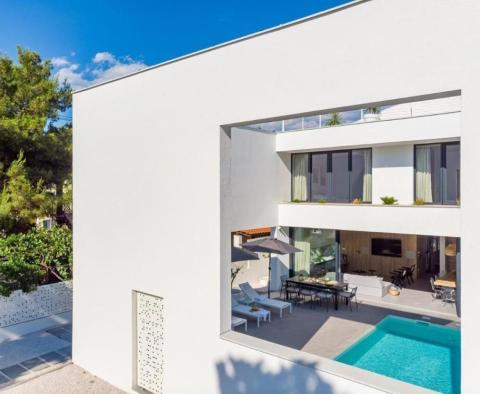 Superb villa of modern design in Supetar on Brac island - pic 15