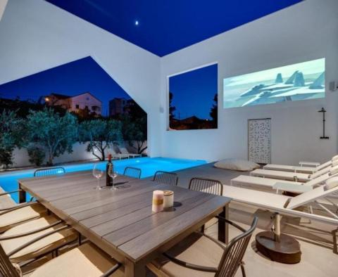 Superb villa of modern design in Supetar on Brac island - pic 40