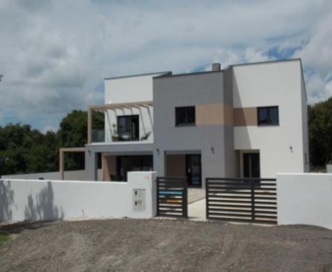 Moderne Villa im Grünen im mittelalterlichen Barban - foto 3