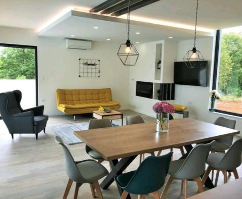 Moderne Villa im Grünen im mittelalterlichen Barban - foto 9