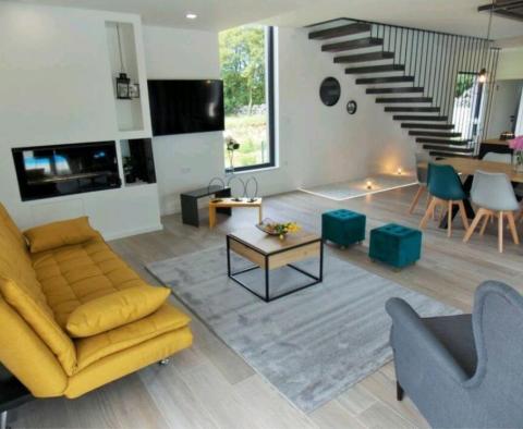 Moderne Villa im Grünen im mittelalterlichen Barban - foto 10