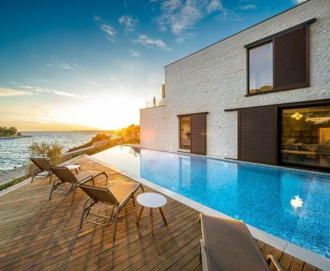 Villa moderne dans un tout nouveau complexe au bord de l'eau dans la région de Sibenik - pic 8