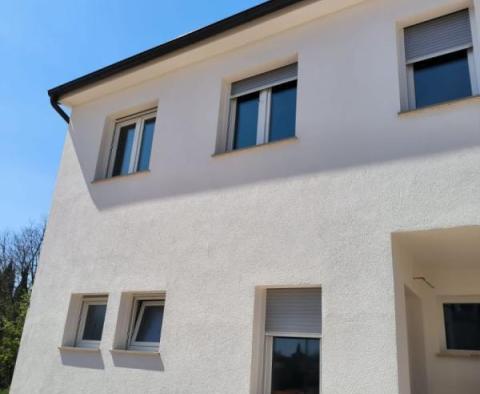 Maison mitoyenne nouvellement construite à Rovinjsko Selo, Rovinj à seulement 7 km de la mer et du centre-ville - pic 2