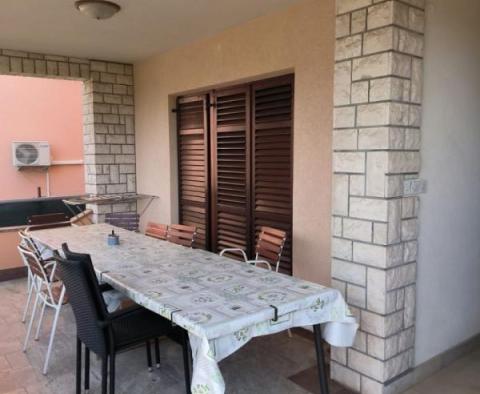 Tengerre néző apartmanház 5 apartmannal Fažanában - pic 73