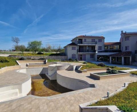 Enormous estate with two villas, two swimming pools, 10 apartments and a tennis court in Barban area, 8550 sq.m. of land - pic 81